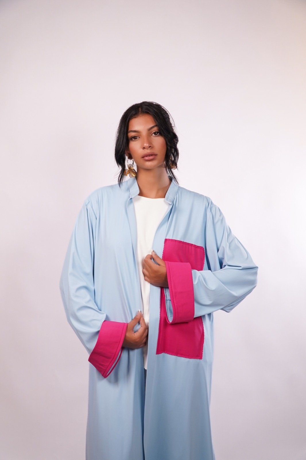 Hydrangea open-front robe in pale blue with fuchsia cuffs, waist-up, showing the contrast cuff, from the Le Kanz summer collection